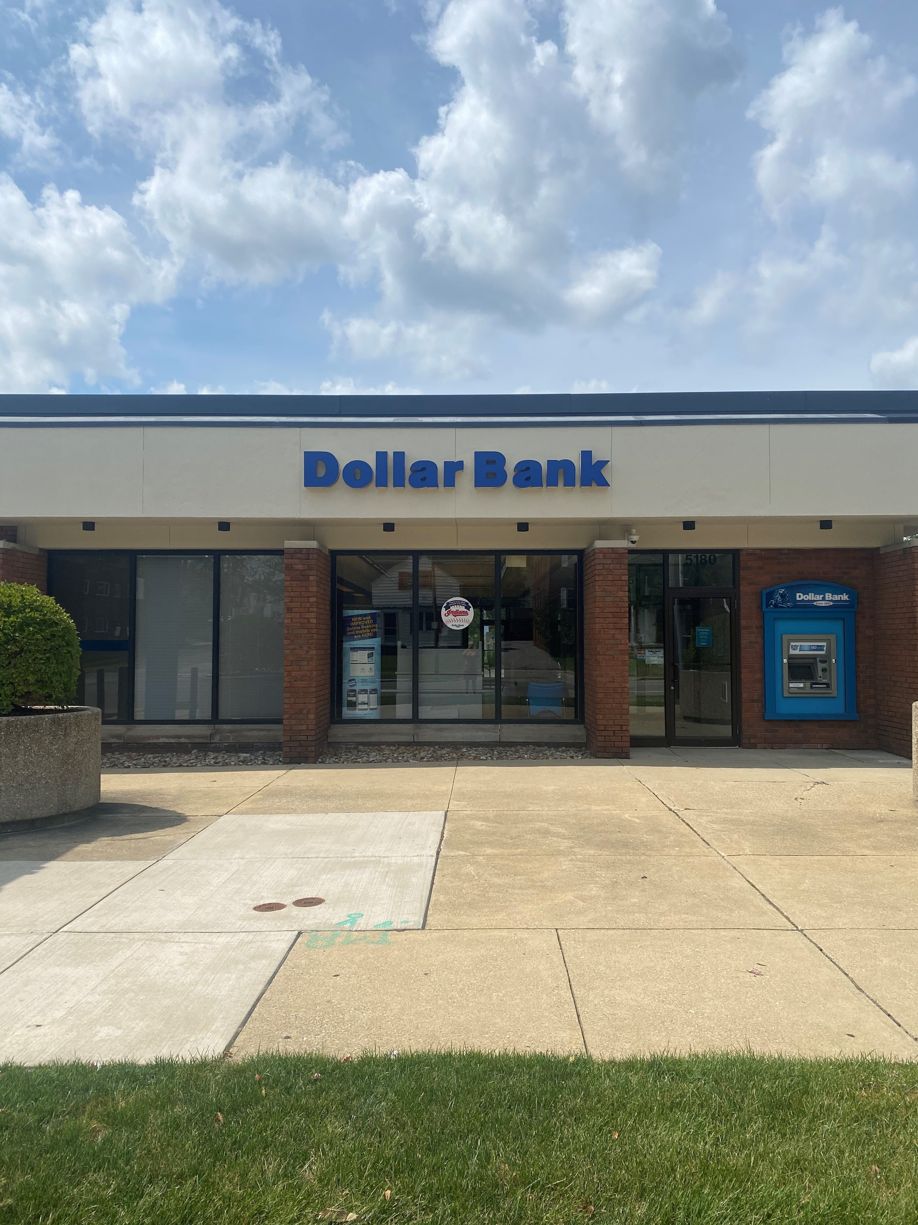 Maple Heights Office | Maple Heights, Ohio | Dollar Bank
